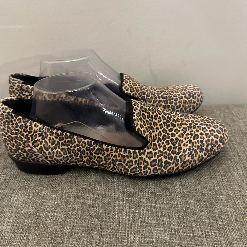 Clark’s Collection Leopard Print Slip On Flats Size 9.5 Wide